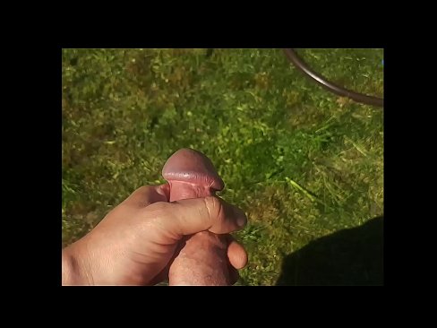 ❤️ گرم hottie پنهنجي گلابي pussy fucked حاصل ڪري ۽ هڪ اونهاري جي باغ ۾ squirt سان cums ❤️ معياري فحش