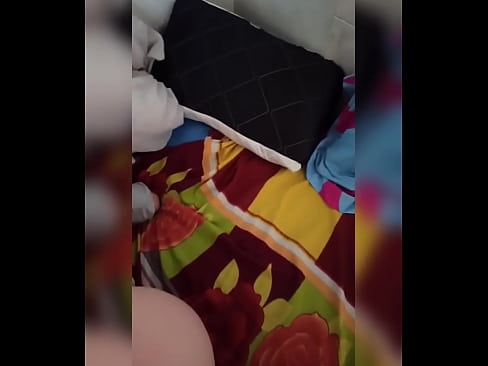 ❤️ منهنجي روم ميٽ گهر ۾ اڪيلي رهي ٿي ڇاڪاڻ ته هن جو مڙس موڪلن تي وڃي ٿو ۽ مان موقعو وٺان ٿو ته هن کي چوسان ۽ هن جي گدا کي کير سان ڀريان. ❤️ معياري فحش